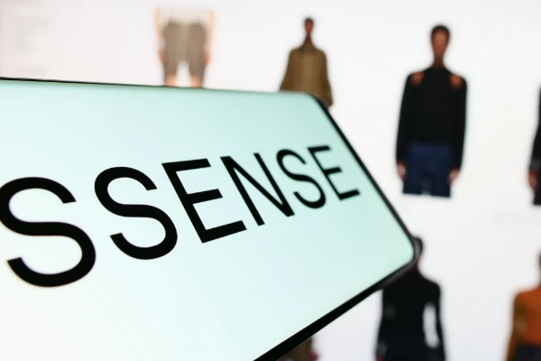 에센스(ssense) 세일 할인코드 여름맞이 대폭 할인특가 진행중!